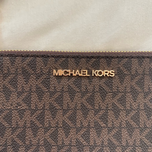 Michael Kors wristlet/Mini Purse - Picture 2 of 3